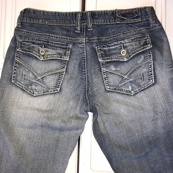 Amethyst Frayed Cut-off Jean Shorts - Picture 4 of 8